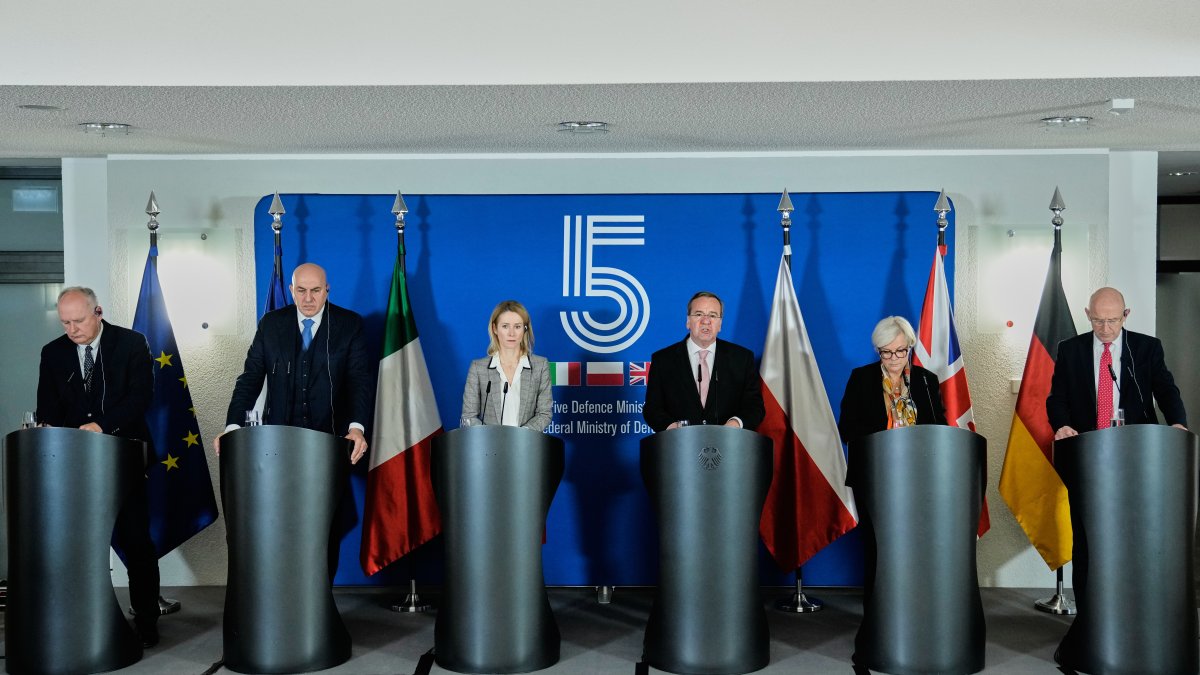 France's Defense Minister Catherine Vautrin, (2nd R) Italy's defence minister Guido Crosetto, (2nd L) Britain's John Healey, (R) European Union High Representative for Foreign Affairs and Security Policy and European Commission Vice-President Kaja Kallas, (3rd L) and Polish vice defense minister Paweł Zalewski attend a press conference in Berlin, Germany, Nov. 14, 2025. (AP Photo)
