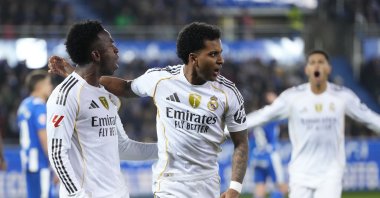 Real Madrid's Rodrygo (C) celebrates after scoring during the La Liga match against Deportivo Alaves at Mendizorroza Stadium, Vitoria-Gasteiz, Spain, Dec. 10, 2025. (AA Photo)