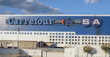 CarrefourSA logo on the roof of a supermarket, Istanbul, Türkiye, Jan. 16, 2022. (Shutterstock Photo)