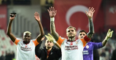 Galatasaray players applaud fans after the Süper Lig match against Antalyaspor at Corendon Airlines Park Antalya Stadium, Antalya, Türkiye, Dec. 13, 2025. (AA Photo)
