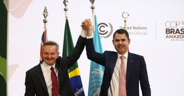 Environment, Urbanization and Climate Change Minister Murat Kurum (R) celebrates the agreement to host COP31 with the Australian minister for Climate Change and Energy, Chris Bowen, Belem, Brazil, Nov. 23, 2025. (DHA Photo)
