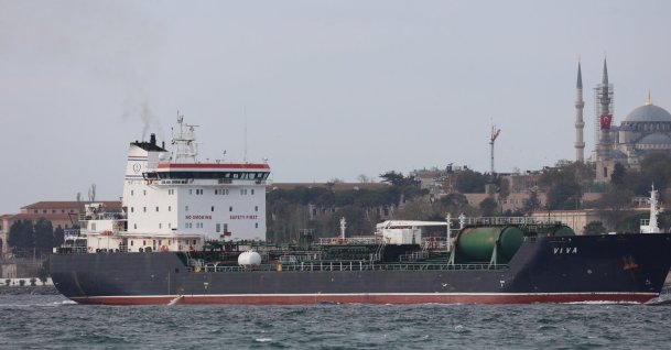 Turkish-owned chemical tanker Viva transits the Bosphorus enroute to the Black Sea, in Istanbul, Türkiye, Nov. 18, 2025. (Reuters Photo)