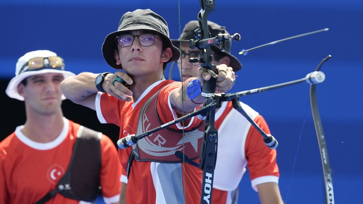 Turkey's Mete Gazoz shoots during the men's team quarterfinals Archery competition against India at the 2024 Summer Olympics, Paris, France, July 29, 2024. (AP Photo)