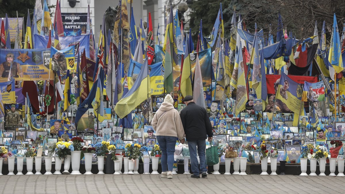 US offers Kyiv security guarantee but no progress on territory talks