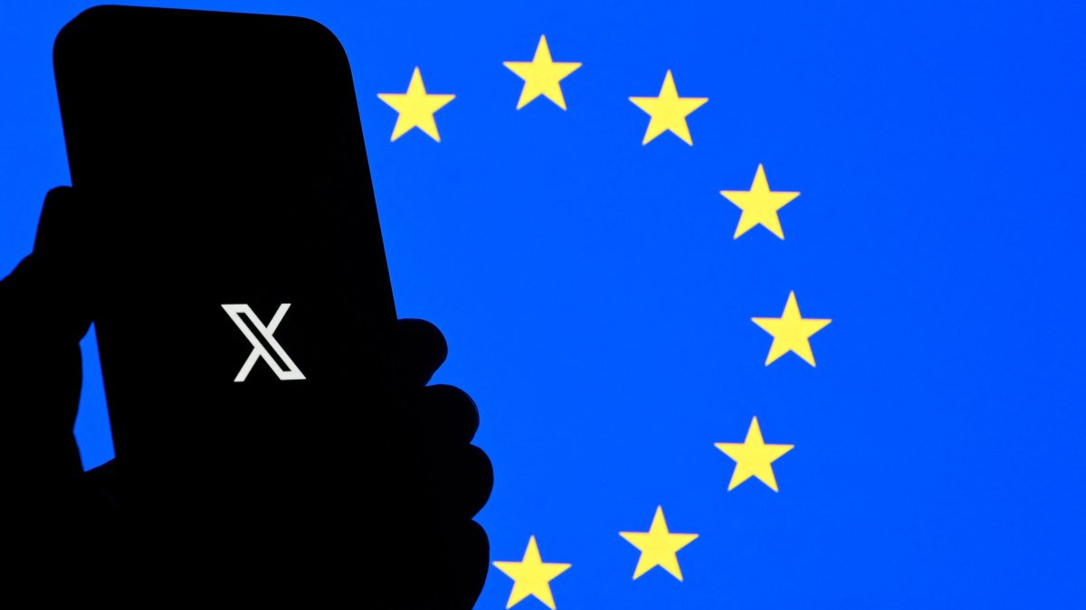 This illustration photograph shows the logo of X (formerly Twitter) social network displayed on a smartphone in front a European Union flag in Brussels, Belgium, Sept. 29, 2025. (AFP Photo)