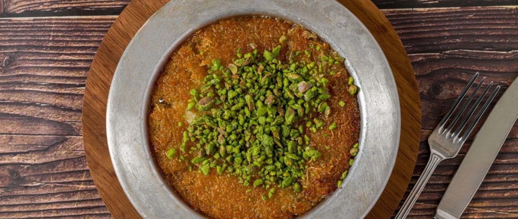 Antakya künefe served with pistachios on top. (Shutterstock Photo)