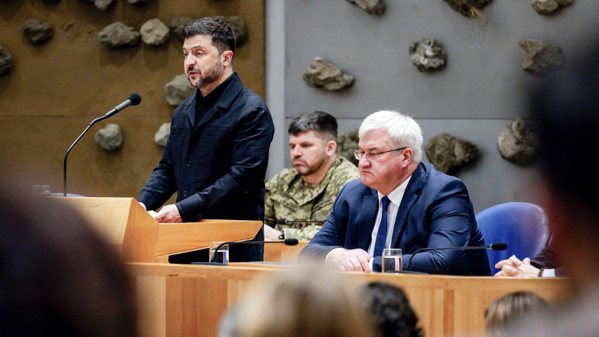 Ukrainian President Volodymyr Zelenskyy (L) delivers a speech next to Ukrainian Foreign Minister Andrii Sybiha (R) at parliament, the Hague, Netherlands, Dec. 16, 2025. (AFP Photo)