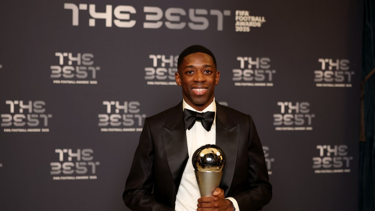 The Best Fifa Men's Player winner, Ousmane Dembele, poses for a photo with the trophy during The Best FIFA Football Awards 2025 at the Fairmont Katara Hall, Doha, Qatar, Dec. 16, 2025. (Getty Images Photo)