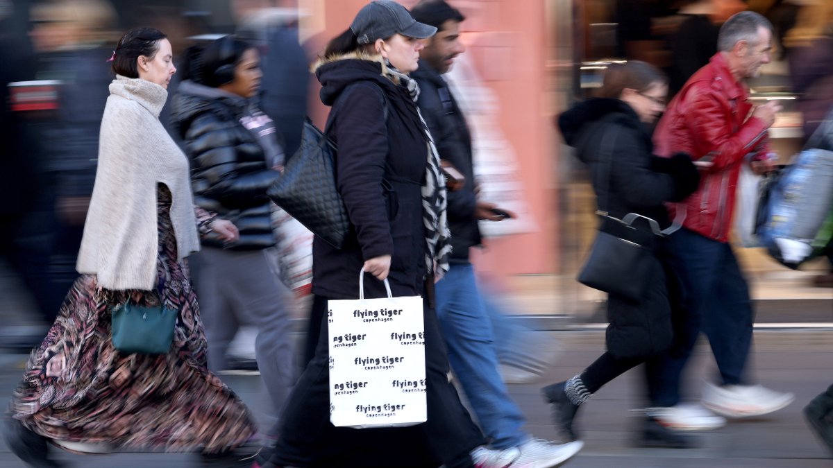 Shoppers walk on Oxford Street, London, Britain, Nov. 21, 2025. (EPA Photo)