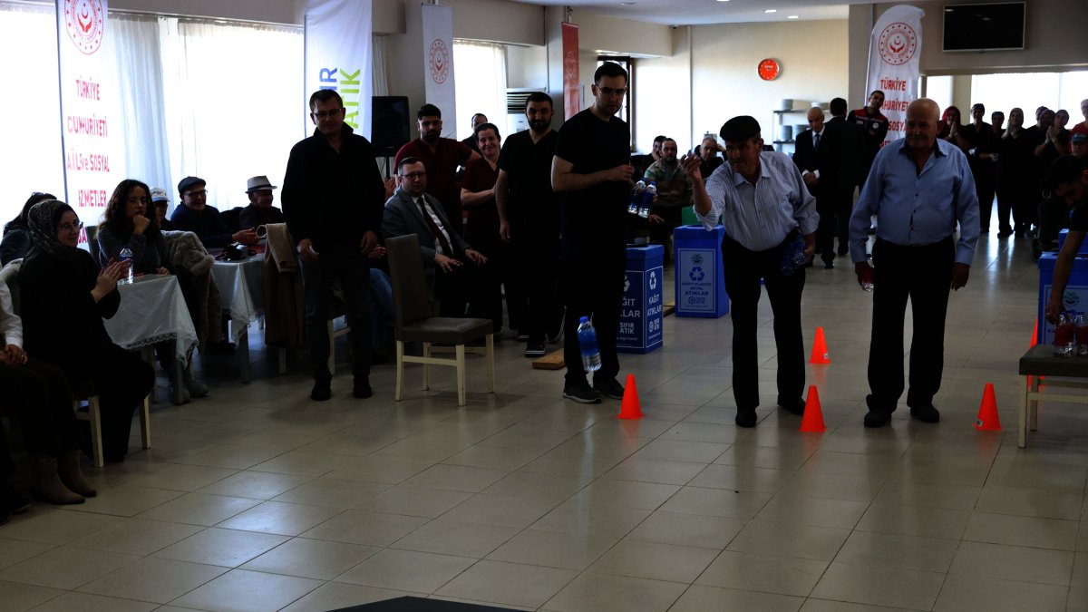 Residents of a nursing home take part in a zero waste-themed competition in Edirne, northwestern Türkiye, Dec. 17, 2025. (AA Photo)