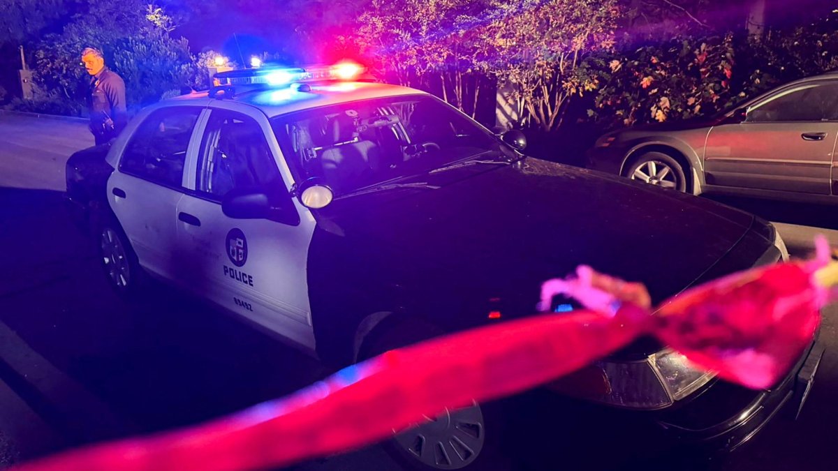 Police block traffic near the home of Hollywood director Rob Reiner, where he and his wife were found dead, in Los Angeles, California, U.S., Dec. 14, 2025. (Reuters Photo)