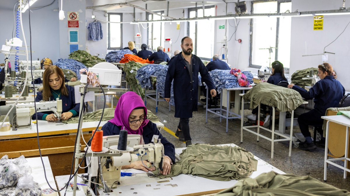 Employees work at a textile factory, Istanbul, Türkiye, Nov. 15, 2023. (Reuters Photo)