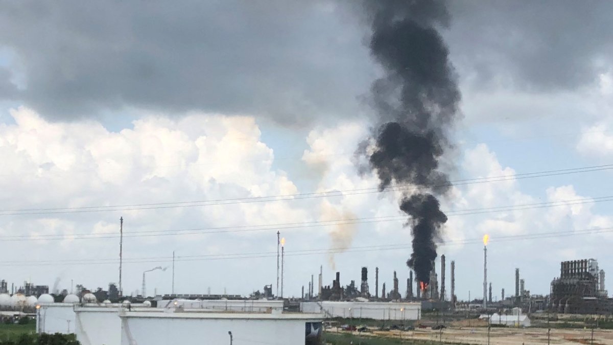 Smoke rises from a fire at Exxon Mobil's refining and chemical plant complex in Baytown, near Houston, Texas, U.S. July 31, 2019. (Reuters Photo)