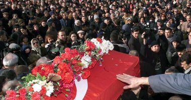 People attend the funeral of Necip Hablemitoğlu, Ankara, Türkiye, Dec. 22, 2002. (AA Photo)