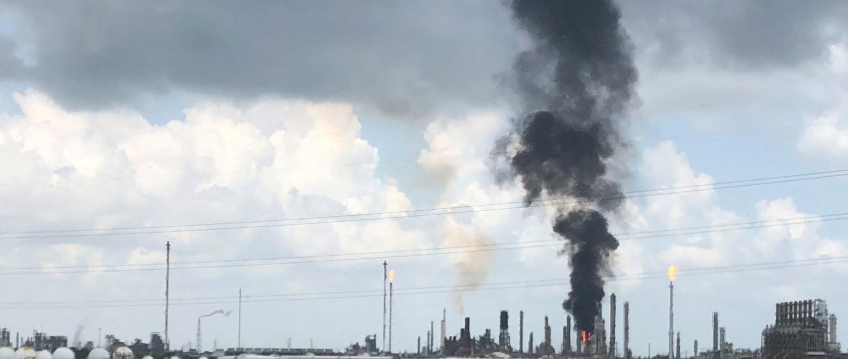 Smoke rises from a fire at Exxon Mobil's refining and chemical plant complex in Baytown, near Houston, Texas, U.S. July 31, 2019. (Reuters Photo)