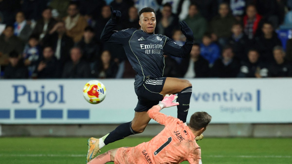 Mbappe nears Ronaldo mark as Madrid survive Talavera scare in Copa