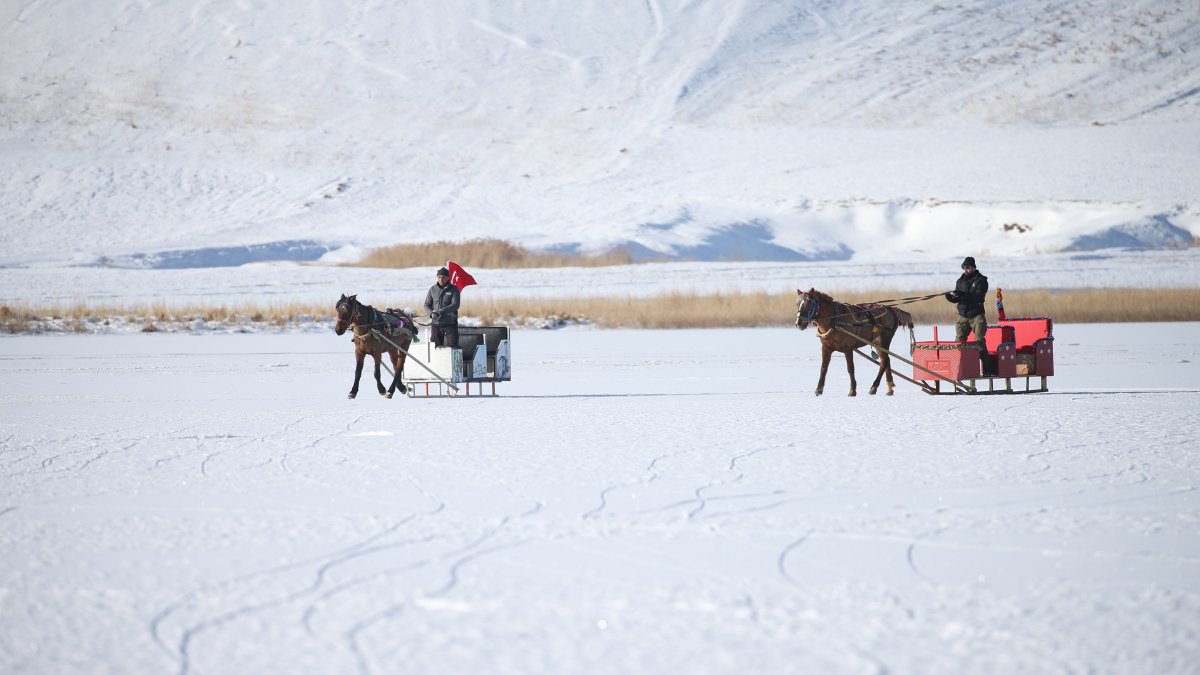 Türkiye’s Çıldır Lake offers thrilling horse-drawn ice safaris