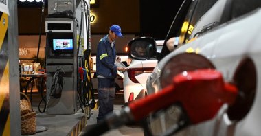 A person refuels a car after Bolivian President Rodrigo Paz announced his government would remove long-standing fuel subsidies in a bid to shore up public accounts, in Santa Cruz, Bolivia, Dec. 17, 2025. (Reuters Photo)