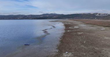 Receding water levels expose the lakebed along Sapanca Lake’s shoreline, highlighting the sharp decline in water volume in the Sakarya-Kocaeli region, Türkiye, Dec. 10, 2025. (AA Photo)