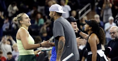 Aryna Sabalenka (L) shakes Nick Kyrgios' (C) hands as Tommy Paul congratulates Naomi Osaka on winning their mixed doubles match during the Garden Cup at Madison Square Garden, New York City, U.S., Dec. 8, 2025. (AFP Photo)