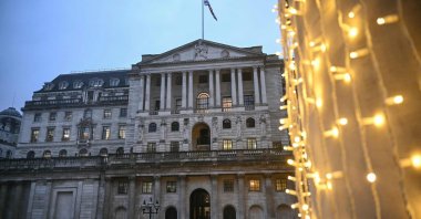 Pedestrians walk past the Bank of England (C) in central London, U.K., Dec. 18, 2025. (AFP Photo)