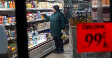 People shop at a grocery store in Brooklyn in New York City, U.S., Dec. 12, 2025. (AFP Photo)