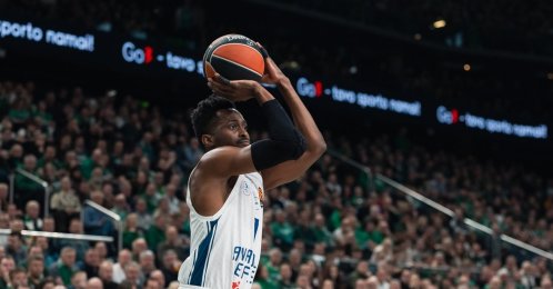 Anadolu Efes' Rodrigue Beaubois shoots a hoop during the Euroleague match against Zalgiris Kaunas, Kaunas, Lithuania, Dec. 17, 2025. (DHA Photo)