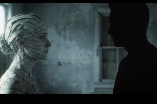 A still shot from the music video of 'Sussan da Olur."