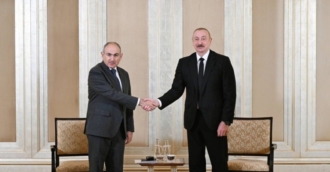 Armenian Prime Minister Nikol Pashinyan (L) meets with Azerbaijani President Ilham Aliyev, Abu Dhabi, the United Arab Emirates (UAE), July 10, 2025. (EPA Photo)