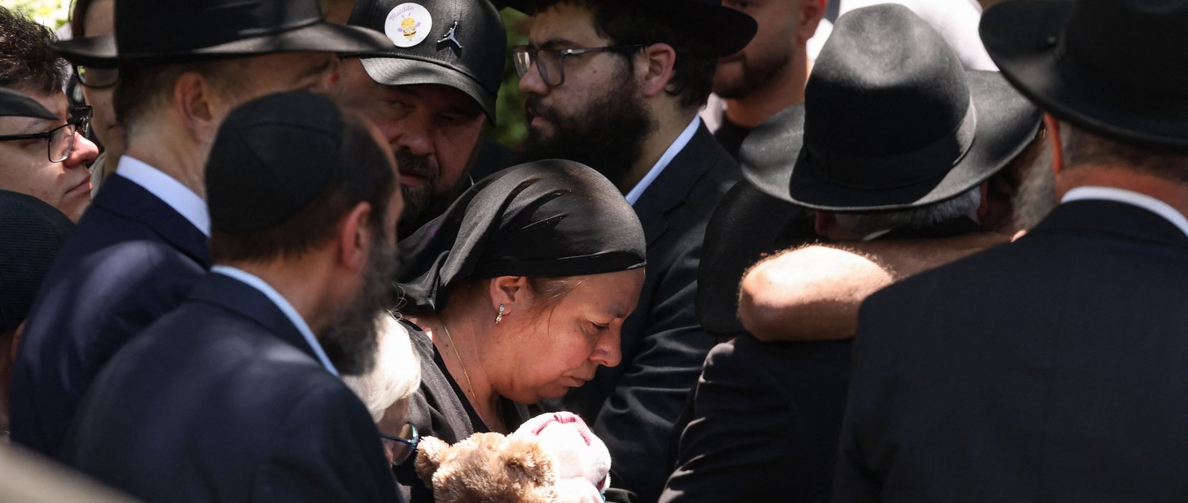 Valentyna (C), the mother of 10-year-old Matilda, who was killed in the Dec. 14 Bondi Beach shooting attack, during her daughter's funeral, Sydney, Australia, Dec. 18, 2025. (AFP Photo)