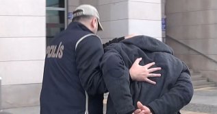 A Turkish police officer detains a Daesh suspect, Ankara, Türkiye, Dec. 19, 2025. (DHA Photo)