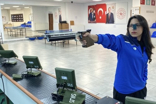 Hale Derya Eroğlu trains ahead of the European Air Weapons Championships, Kayseri, Türkiye, Dec. 10, 2025. (AA Photo)