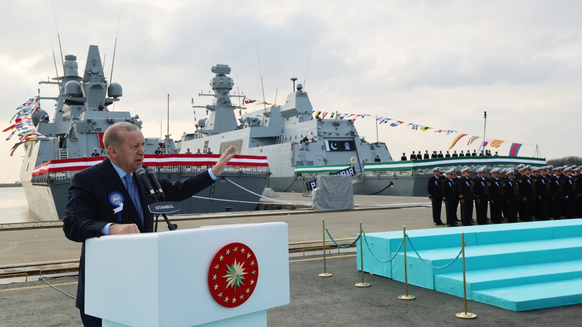 Türkiye commissions 3 naval platforms, delivers corvette to Pakistan
