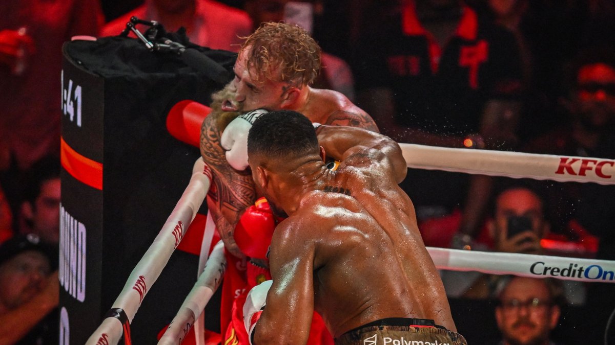 Broken jaw & liquid diet: Joshua gives Paul taste of real fight