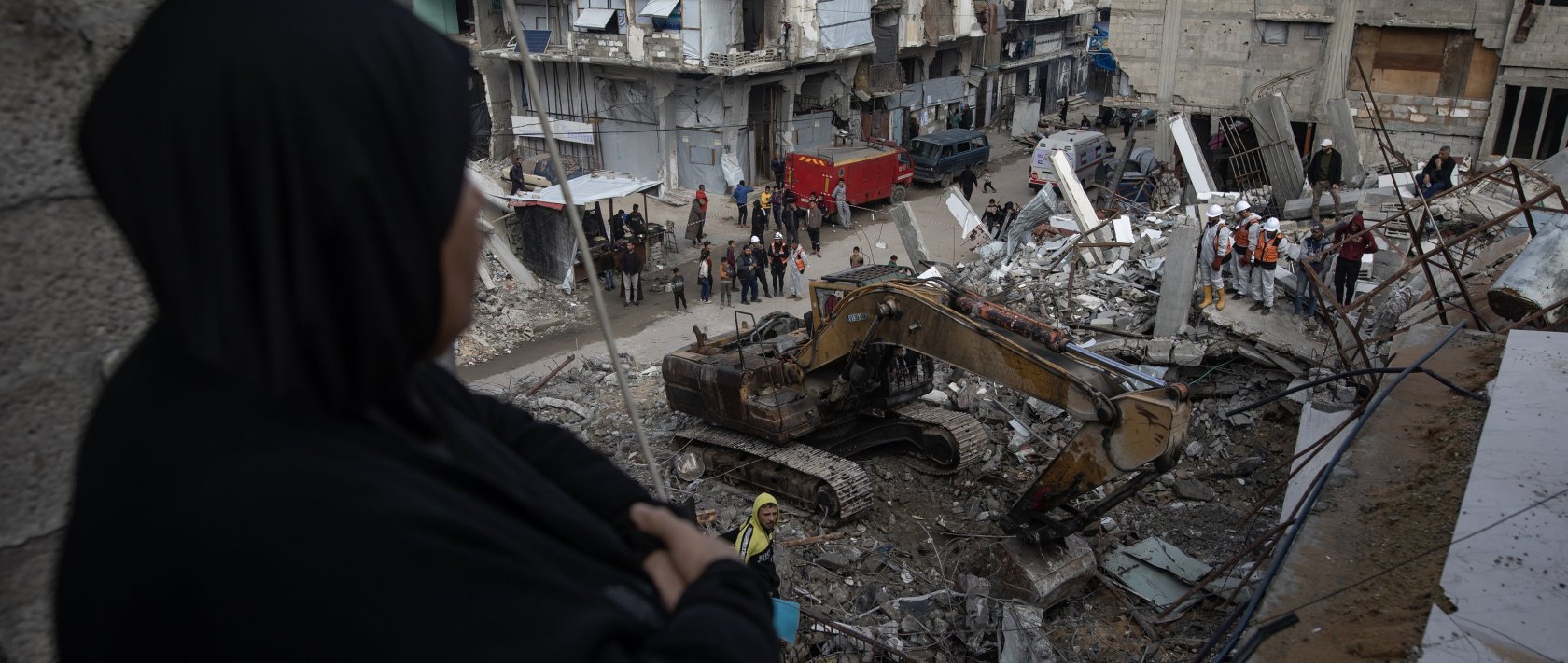A Palestinian woman watches rescue members remove the rubble of a home destroyed in Israeli airstrikes in Khan Younis, southern Gaza Strip, Palestine, Dec. 20, 2025. (EPA Photo)