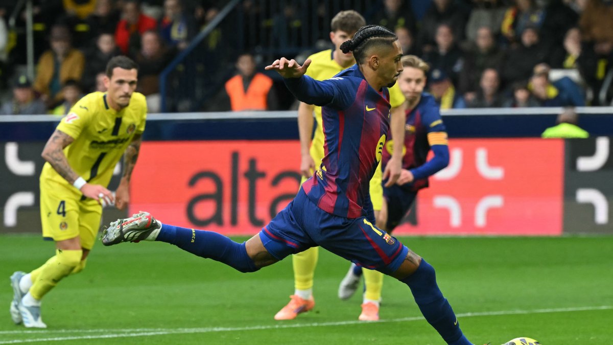 Barcelona's Raphinha scores the opening goal during the La Liga match against Villarreal at La Ceramica Stadium, Villarreal, Spain, Dec. 21, 2025. (AFP Photo)