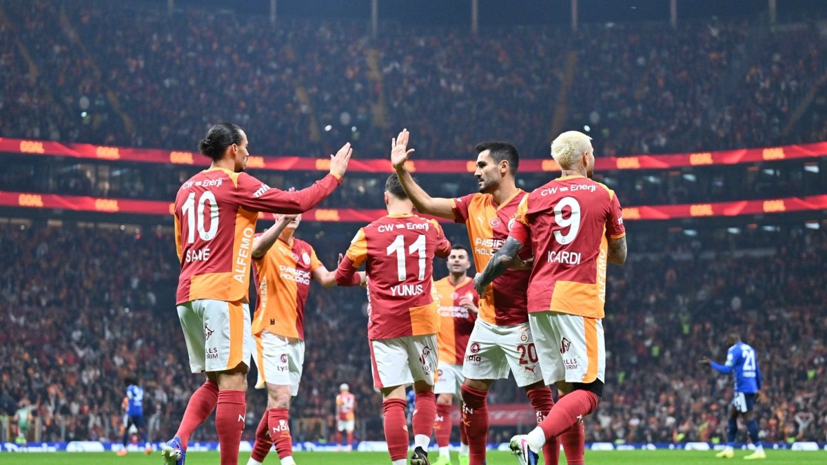 Galatasaray players celebrate during the Süper Lig match against Kasımpaşa at RAMS Park, Istanbul, Türkiye, Dec. 21, 2025. (DHA Photo)