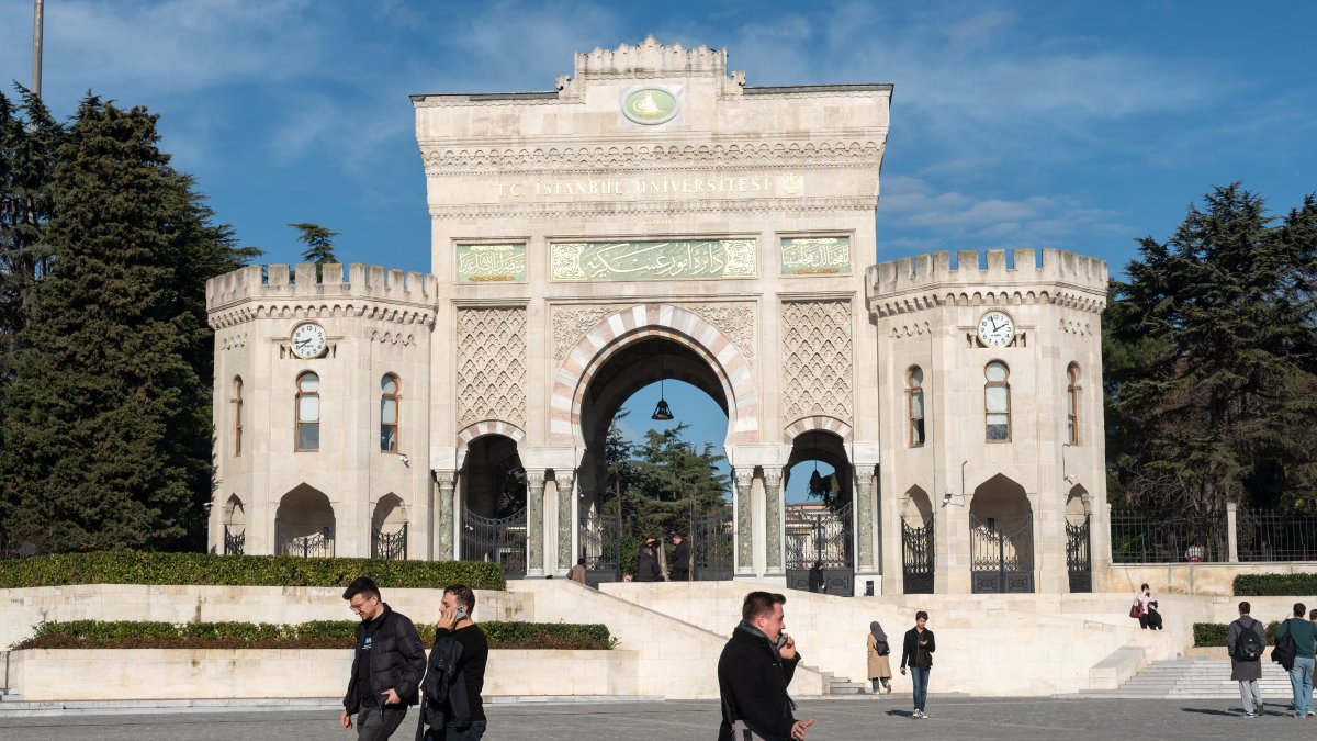 The main entrance gate of Istanbul University in Beyazıt Square, Istanbul, Türkiye, Jan. 9, 2025. (Shutterstock Photo)