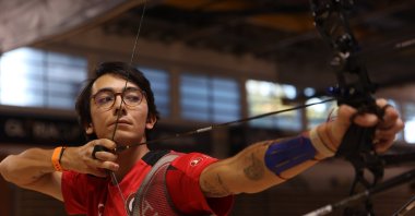 Turkish archer Mete Gazoz trains with the national team at a camp hotel, Antalya, Türkiye, Dec. 21, 2025. (AA Photo)