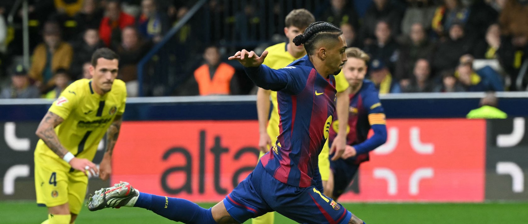 Barcelona's Raphinha scores the opening goal during the La Liga match against Villarreal at La Ceramica Stadium, Villarreal, Spain, Dec. 21, 2025. (AFP Photo)