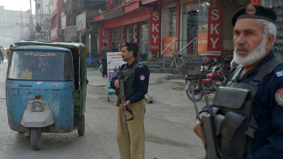 This file photo shows Pakistani Police officers standing guard at a checkpoint in Peshawar, Khyber Pakhtunkhwa, Pakistan, Nov. 25, 2025. (EPA Photo)