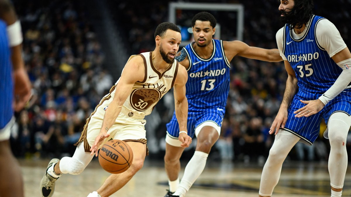 Curry fuels late surge as Warriors blow past Magic in San Francisco