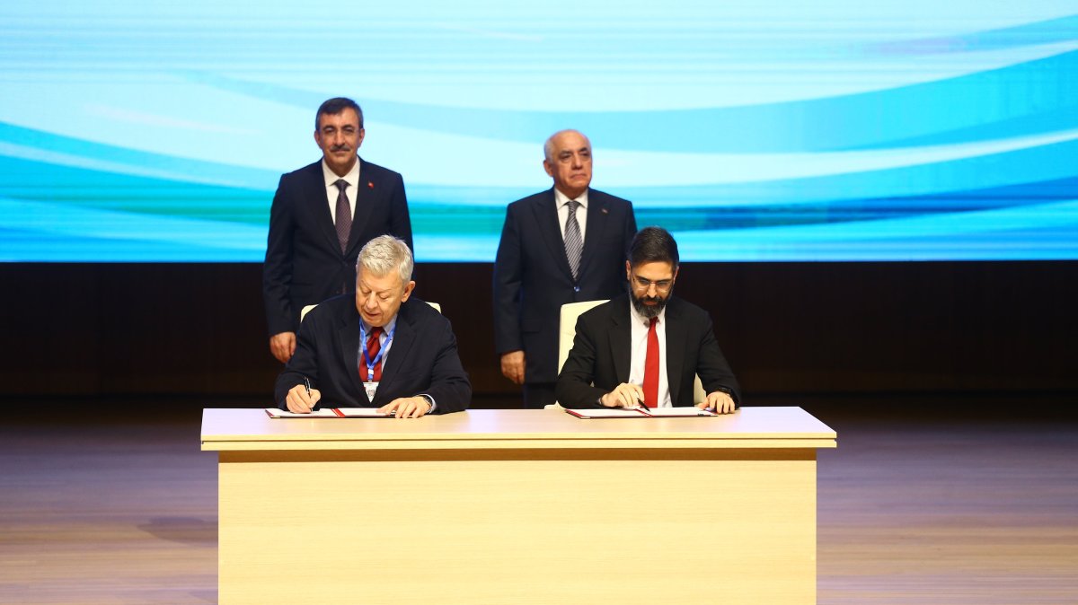 Vice President Cevdet Yılmaz and Azerbaijan's Prime Minister Ali Asadov oversee a signing ceremony for a gas plant between SOCAR and Gama Enerji during the Azerbaijan-Türkiye Investment Forum, Baku, Azerbaijan, Dec. 23, 2025. (AA Photo)