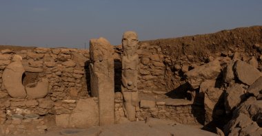 A pillar and a human statue stand at the Karahantepe excavation site near the southeastern city of Şanlıurfa, Türkiye, Nov. 25, 2025. (Reuters Photo)