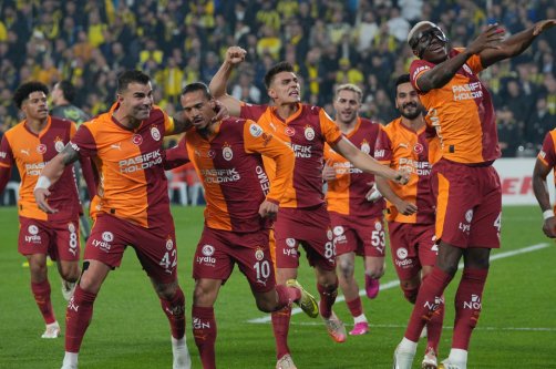 Galatasaray players celebrate during the Süper Lig match against Kasımpaşa, Istanbul, Türkiye, Dec. 20, 2025. (DHA Photo)