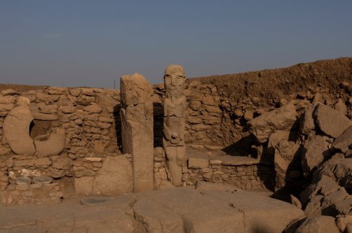 A pillar and a human statue stand at the Karahantepe excavation site near the southeastern city of Şanlıurfa, Türkiye, Nov. 25, 2025. (Reuters Photo)
