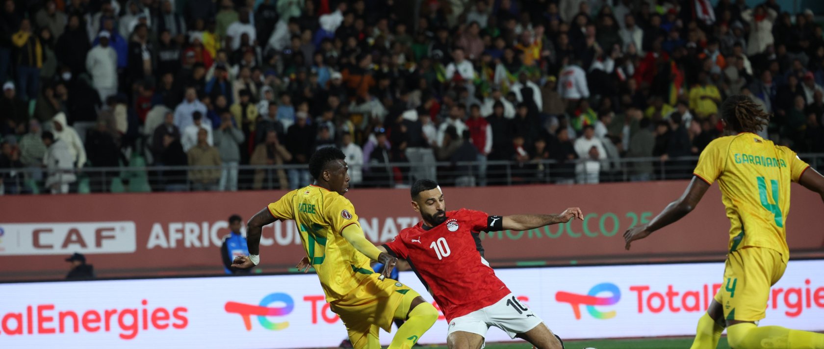 Zimbabwe's Teenage Hadebe (L) challenges as Egypt's Mohamed Salah goes on to score the second goal during the Africa Cup of Nations (CAN) group B football match at Adrar Stadium, Agadir, Morocco, Dec. 22, 2025. (AFP Photo)