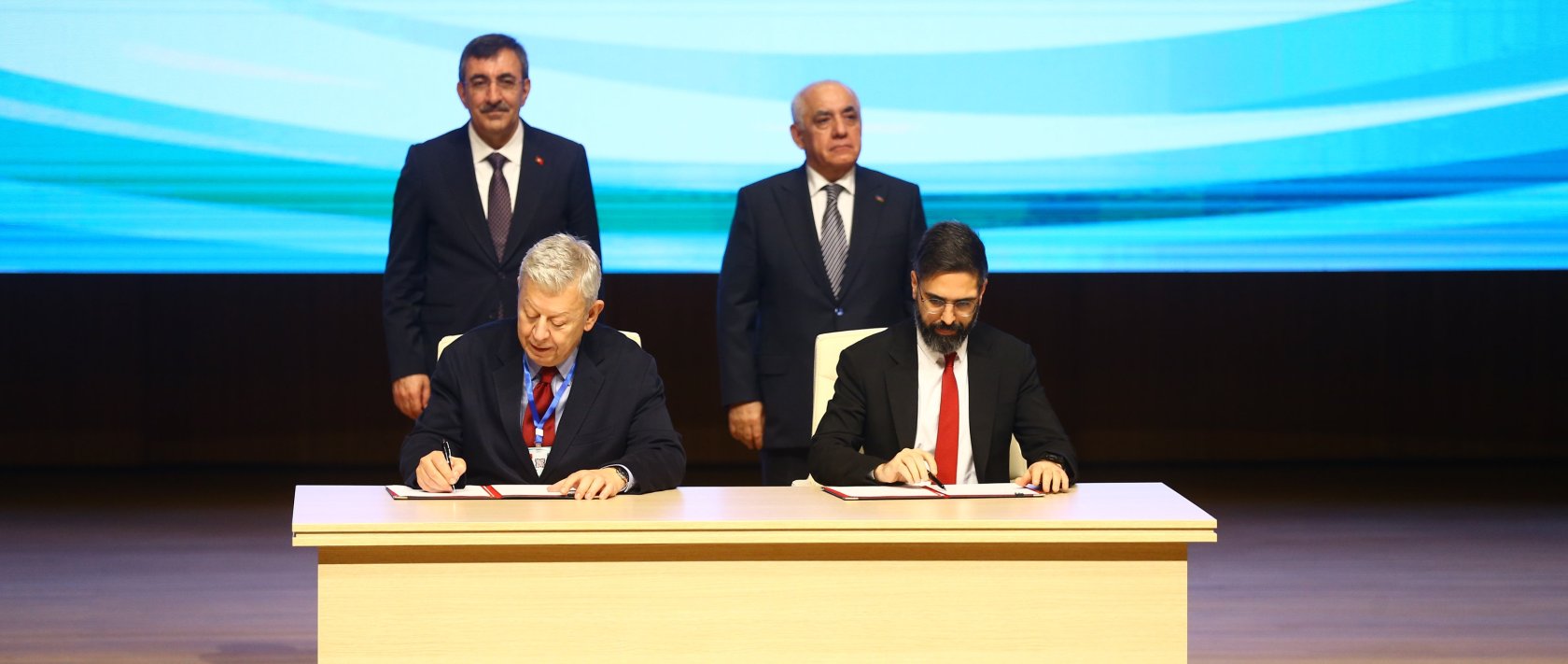 Vice President Cevdet Yılmaz and Azerbaijan's Prime Minister Ali Asadov oversee a signing ceremony for a gas plant between SOCAR and Gama Enerji during the Azerbaijan-Türkiye Investment Forum, Baku, Azerbaijan, Dec. 23, 2025. (AA Photo)
