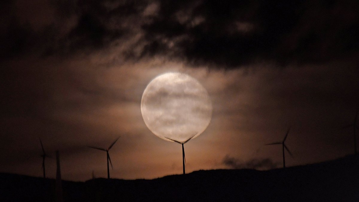 Russia mulls putting nuclear power plant on moon in next decade