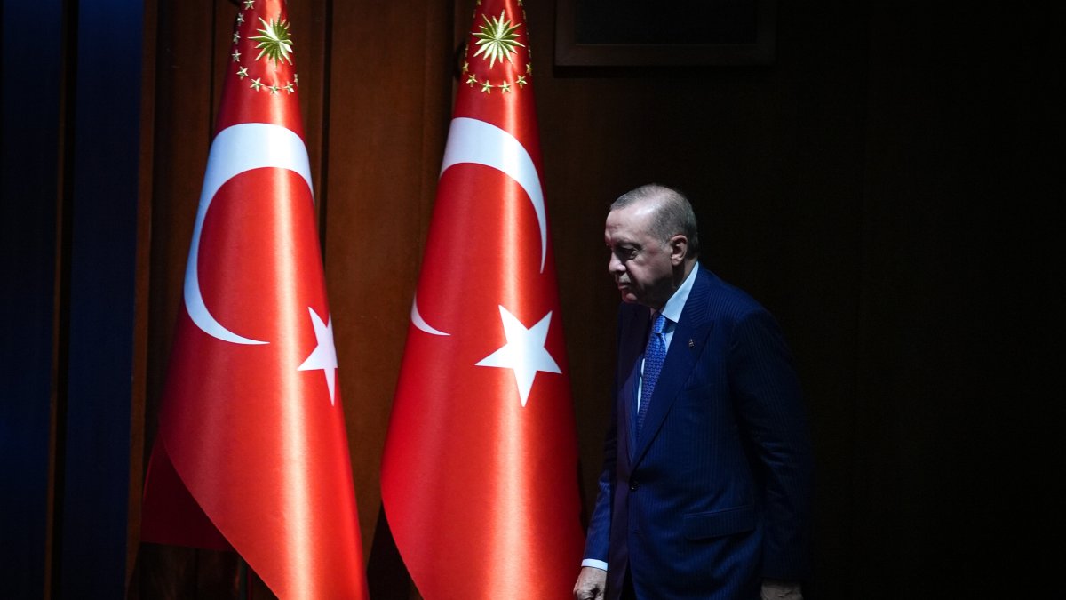 Erdoğan extends condolences to Libya, vows probe into plane crash